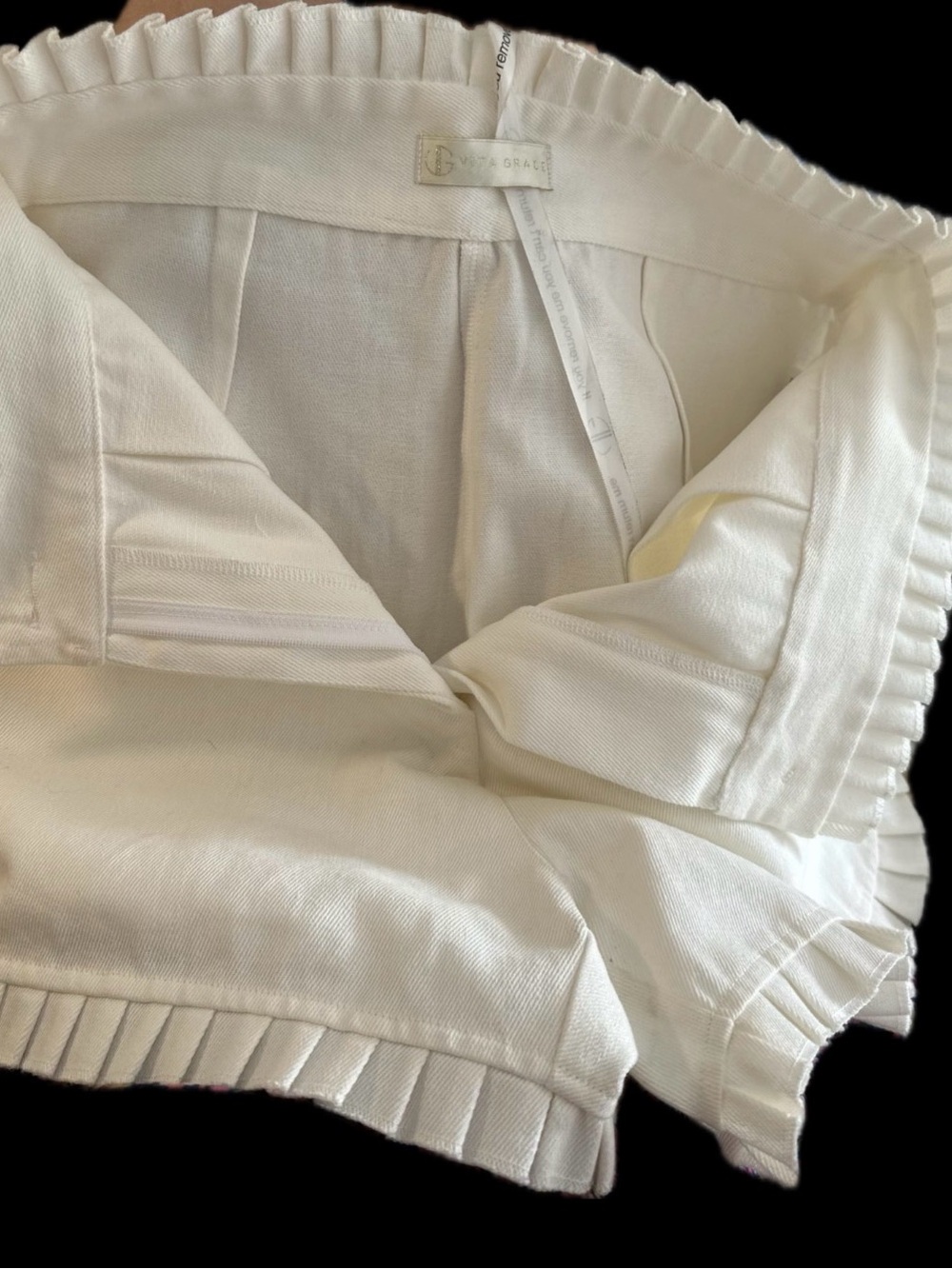 High-Waist White Ruffle-Edge Shorts - Picture 4 of 4